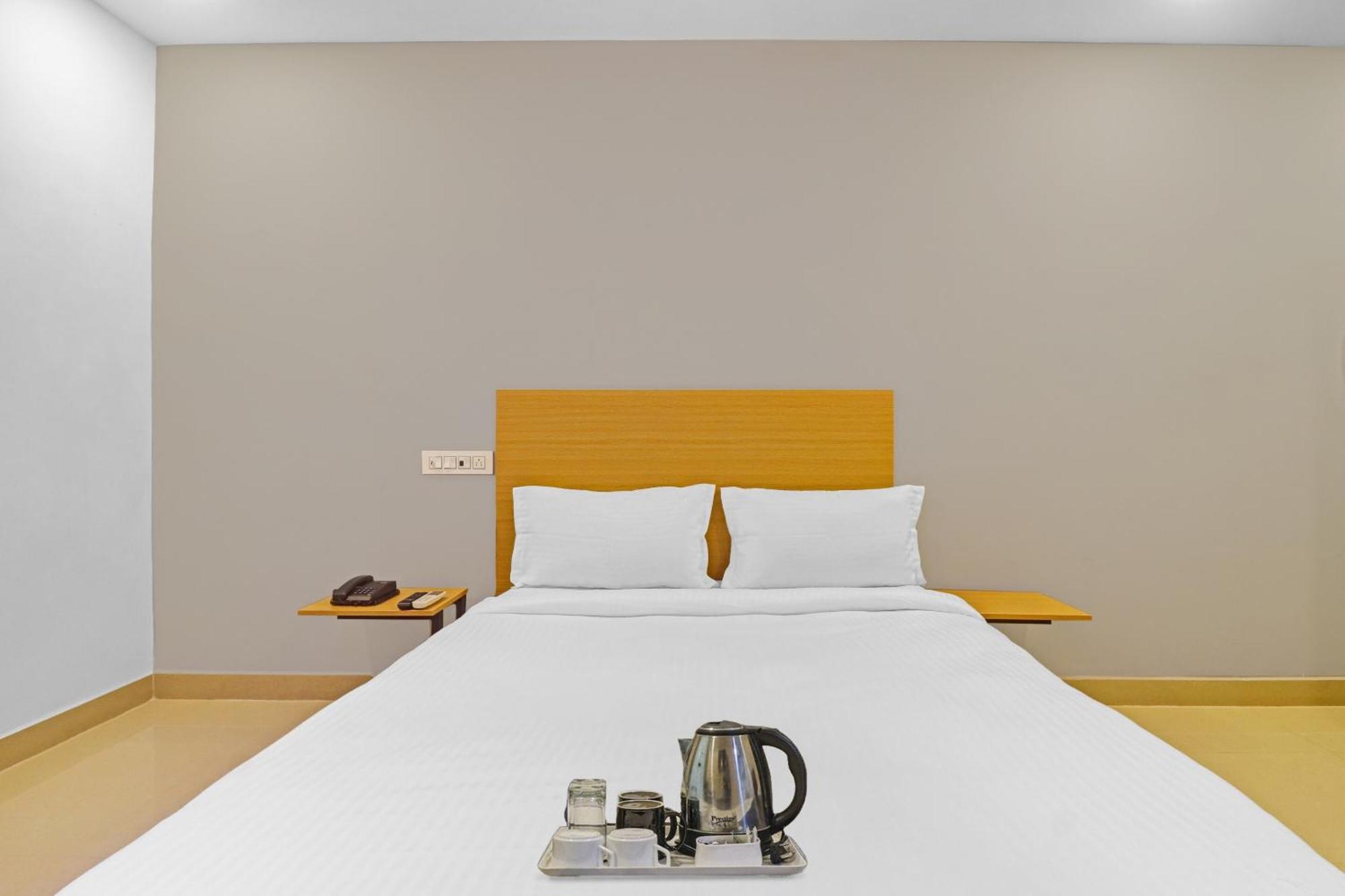 Super Townhouse Che Sigma Hotel Hyderabad Exterior foto