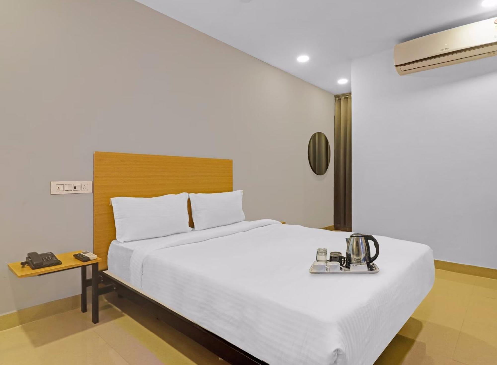 Super Townhouse Che Sigma Hotel Hyderabad Exterior foto