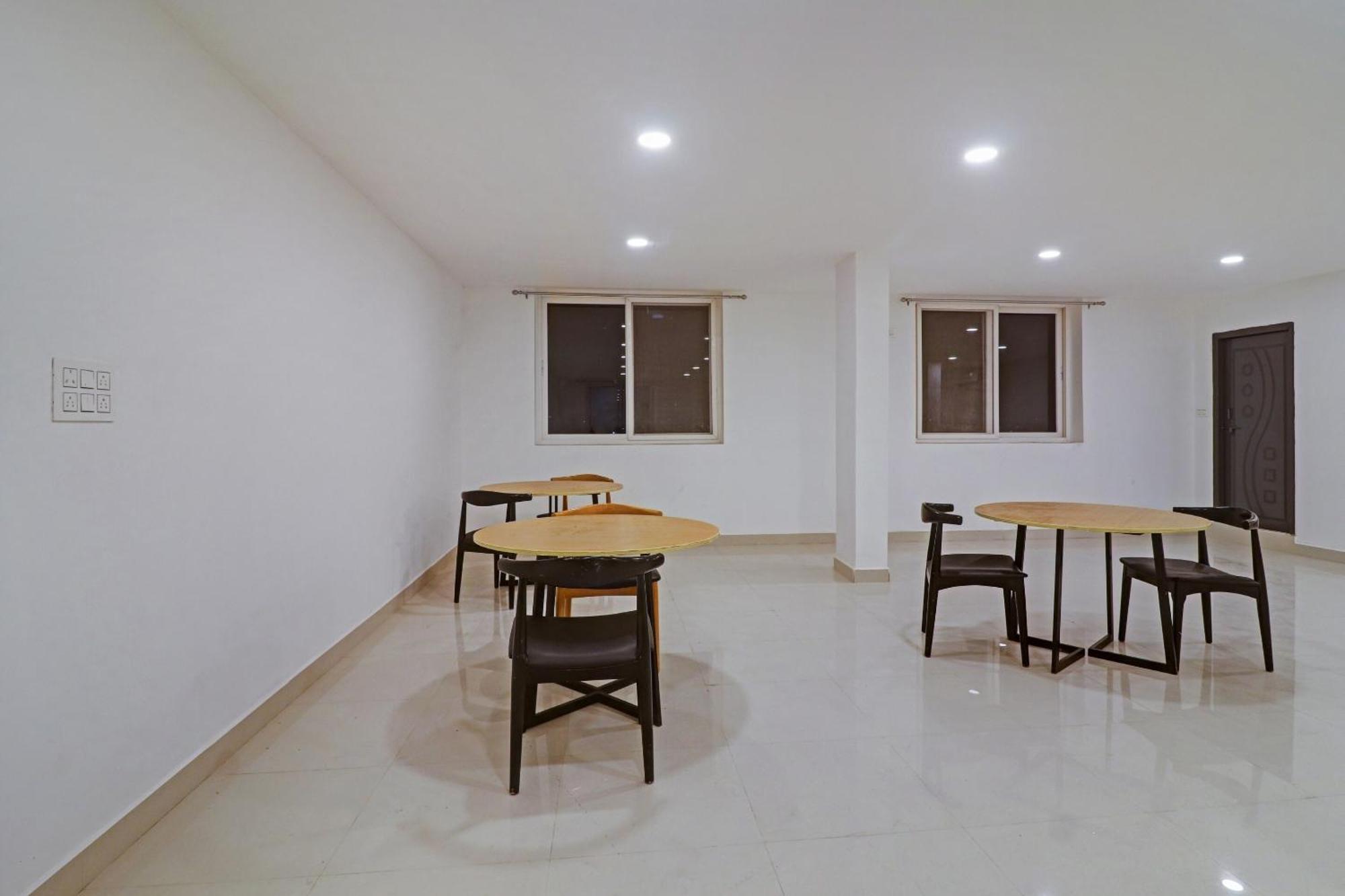 Super Townhouse Che Sigma Hotel Hyderabad Exterior foto